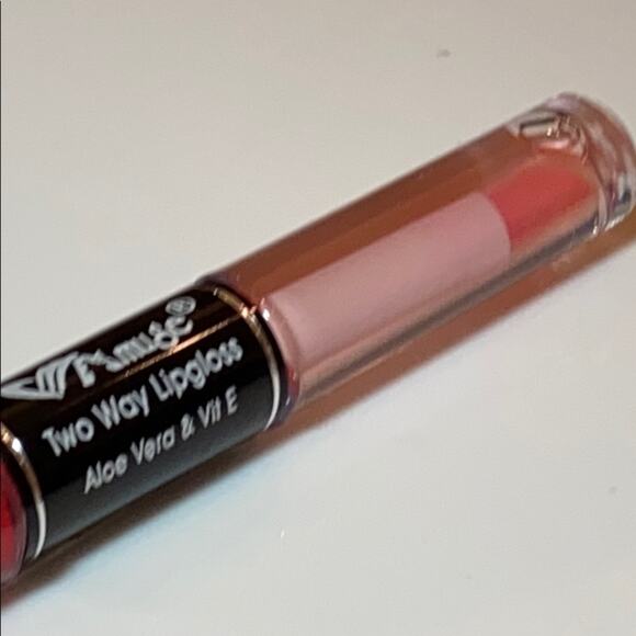 NEW Amuse 2-Way LIP GLOSS DUO Aloe Vera Vitamin E Red Color Tinted Shine 6280-8 - Picture 2 of 4